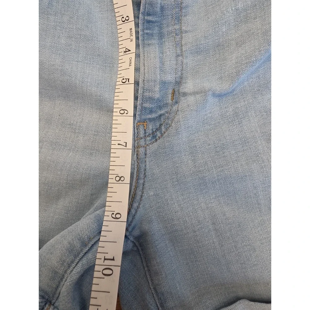 Levis Womens Mid Length Denim Shorts Light Wash Cuffed Hem Size 32 Pair